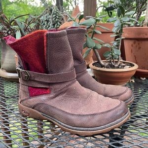 Chaco Women’s Hopi Boot in Brick Red